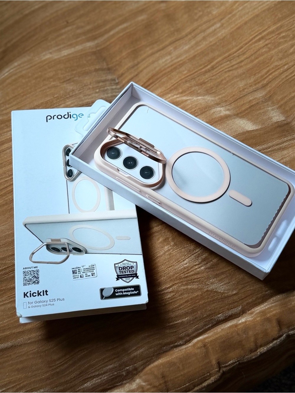 Prodigee Kickit MagSafe-Samsung Galaxy S24/S25 plus Case in Rose Gold & White
